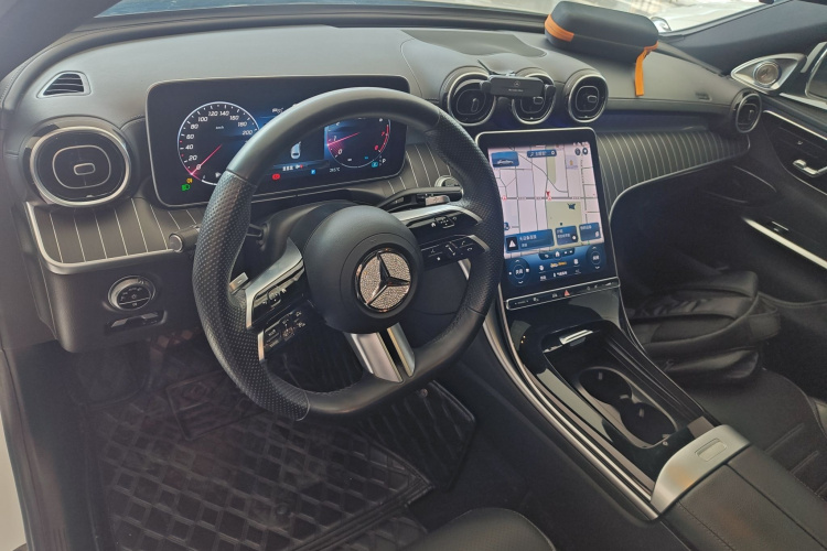 奔驰C级 2023款 C 200 L 运动版中控内饰12