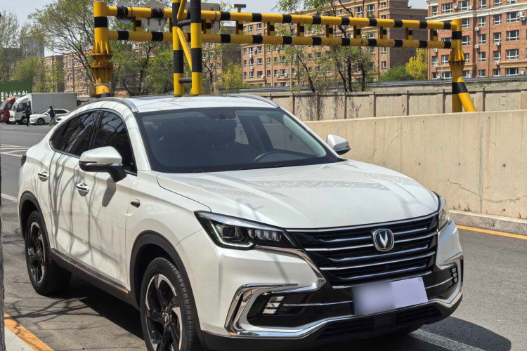 长安CS85 COUPE 2019款 2.0T 自动动版 国V车身外观3