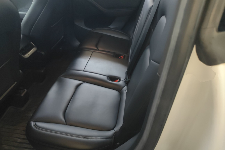 特斯拉 Model Y 2022款 改款 长续航全轮驱动版中控内饰21