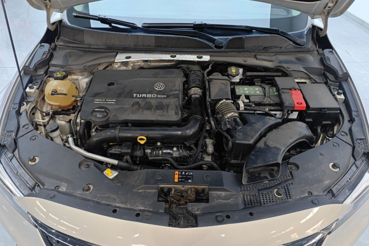 别克 威朗 2022款 Pro 533T 乐享版机舱底盘24