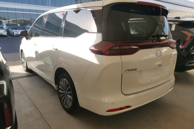 广汽传祺 传祺M6 2019款 270T DCT尊贵版（六座）国VI车身外观4