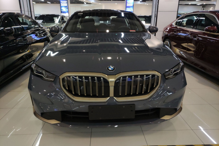 宝马5系 2024款 530Li 尊享型 豪华套装车身外观2