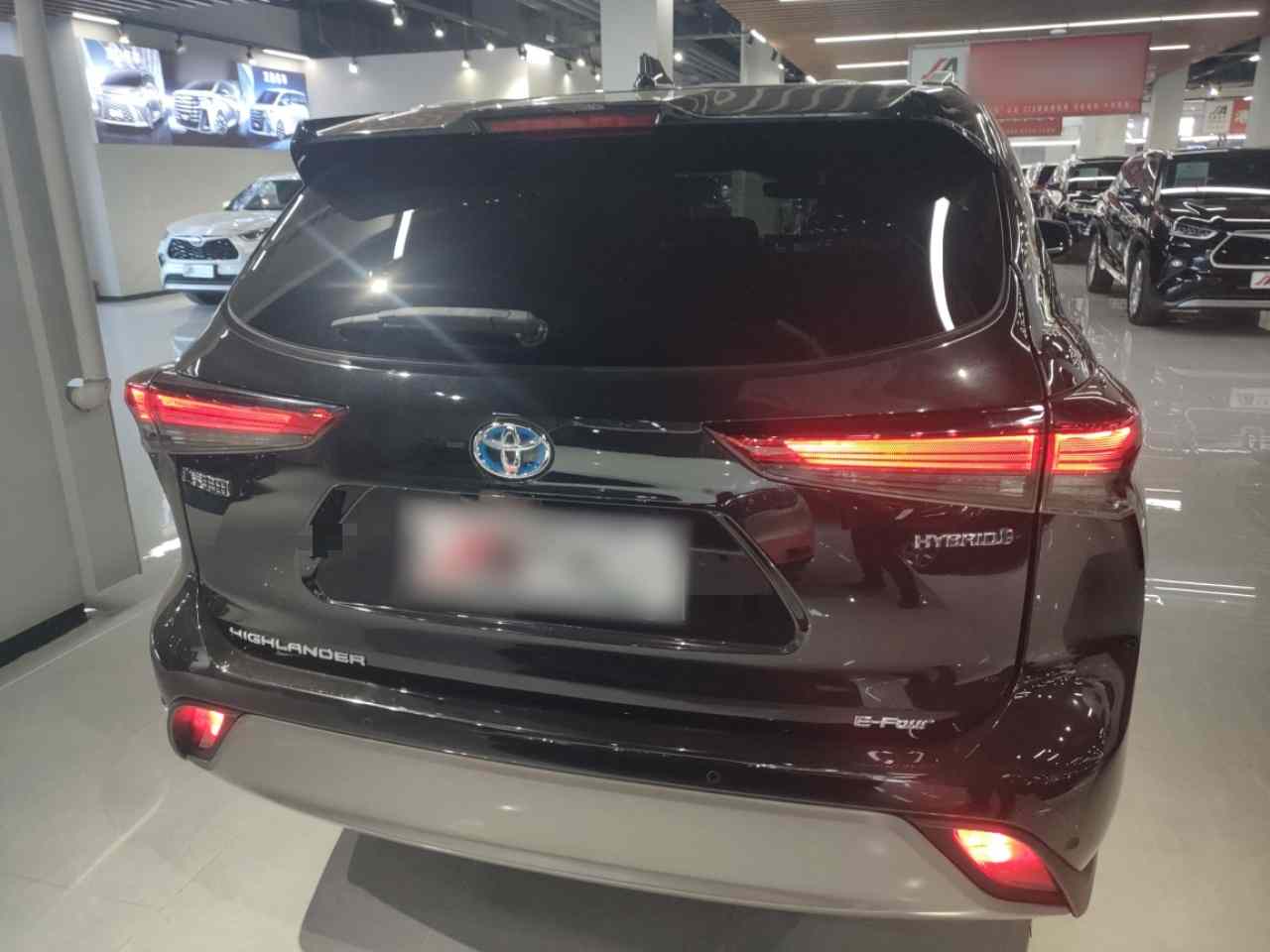 丰田 汉兰达 2023款 2.5L智能电混双擎四驱尊贵版 7座(4)