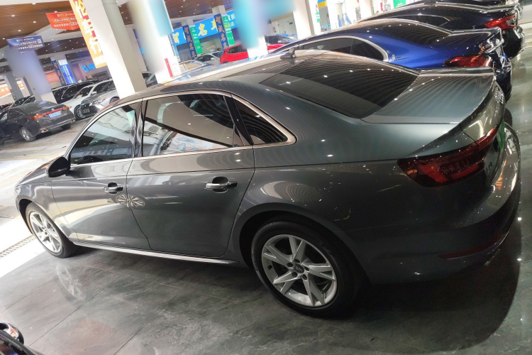 奥迪A4L 2018款 30周年年型 40 TFSI 进取型车身外观4