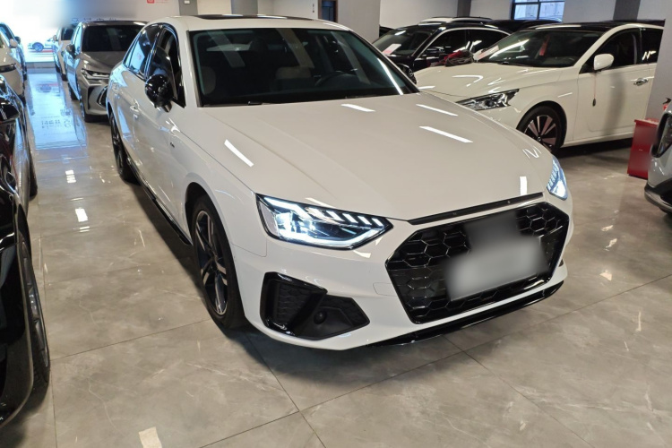 奥迪A4L 2022款 40 TFSI 豪华动感型车身外观3