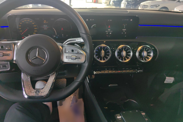 奔驰A级 2020款 改款 A 200 L 运动轿车时尚型中控内饰12