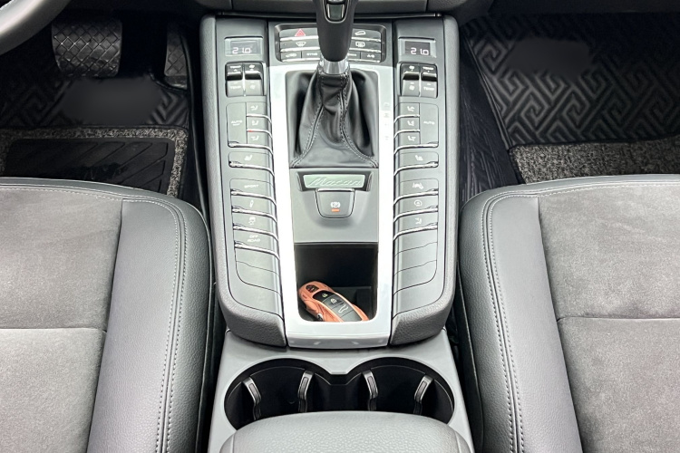 保时捷 2020款 Macan 2.0T中控内饰7012