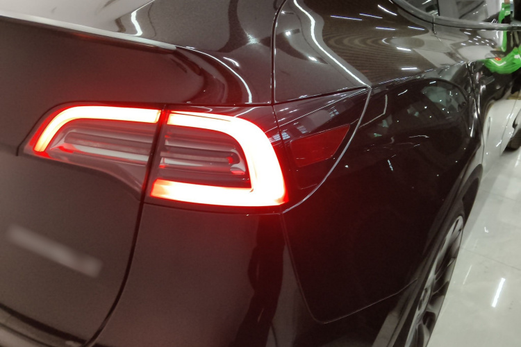 特斯拉 Model Y 2022款 Performance高性能全轮驱动版车身外观6006