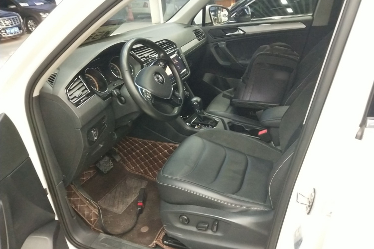 大众 途观L 2020款 330TSI 自动两驱全景舒适版 国VI中控内饰19