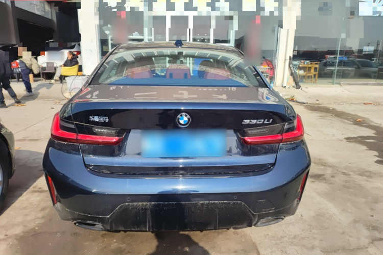 宝马3系 2025款 330Li M运动曜夜套装车身外观6004