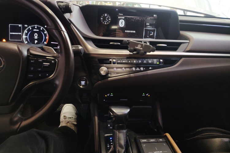 雷克萨斯ES 2020款 200 卓越版中控内饰12