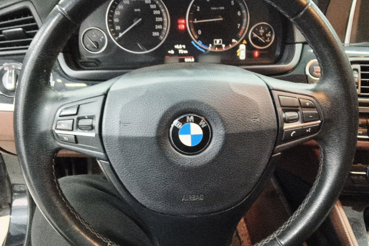 宝马5系 2014款 520Li 典雅型中控内饰13