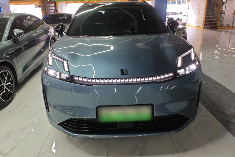 领克08 EM-P 2025款 220km 四驱性能Halo车身外观2