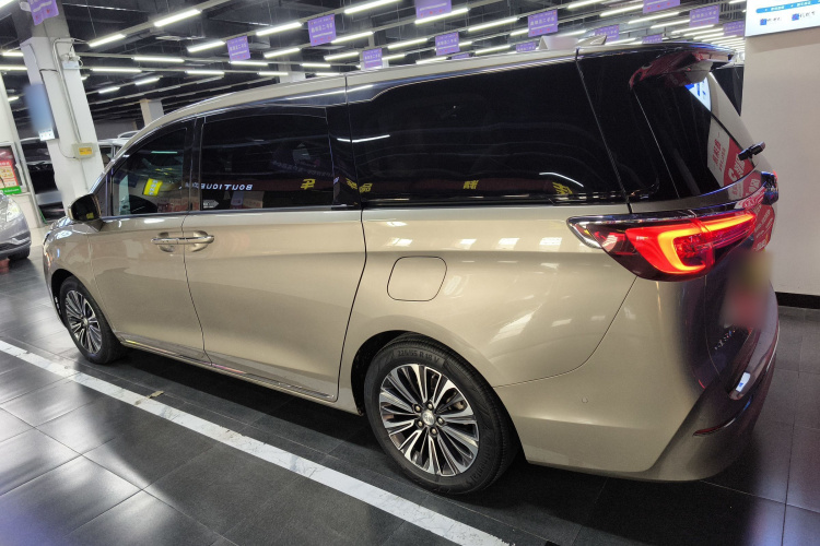 别克GL8 2023款 ES陆尊 豪华型和悦版车身外观4