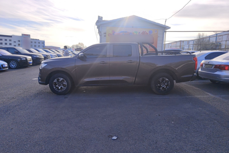 长城 炮 2021款 2.0T商用版自动柴油四驱精英型长箱GW4D20M车身外观4