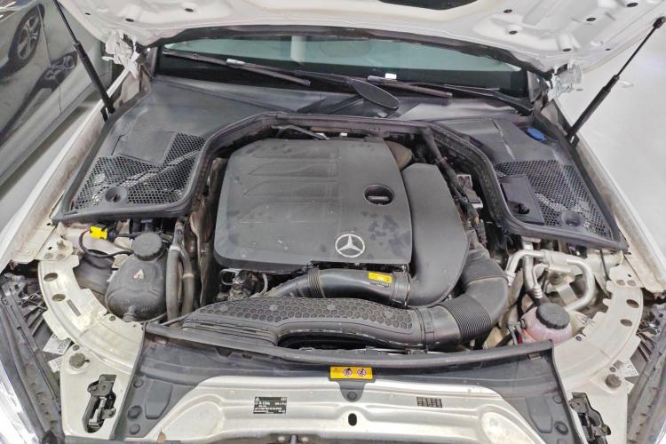 奔驰C级 2021款 C 260 L 运动版机舱底盘24