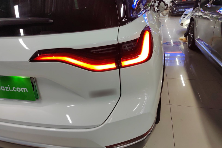 蔚来ES8 2020款 580KM 六座版车身外观9