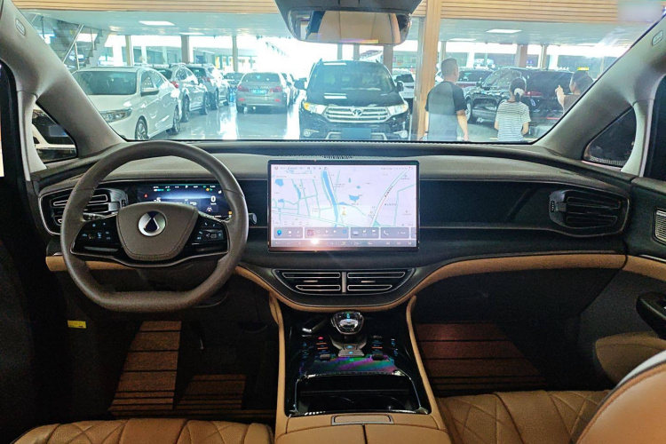 腾势D9 2024款 DM-i 980 四驱尊荣型中控内饰12