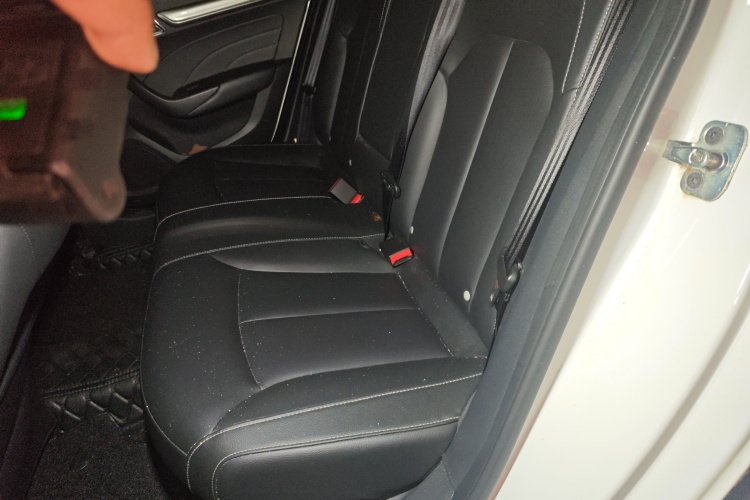 荣威i6 2017款 20T 自动互联网智尊版中控内饰21