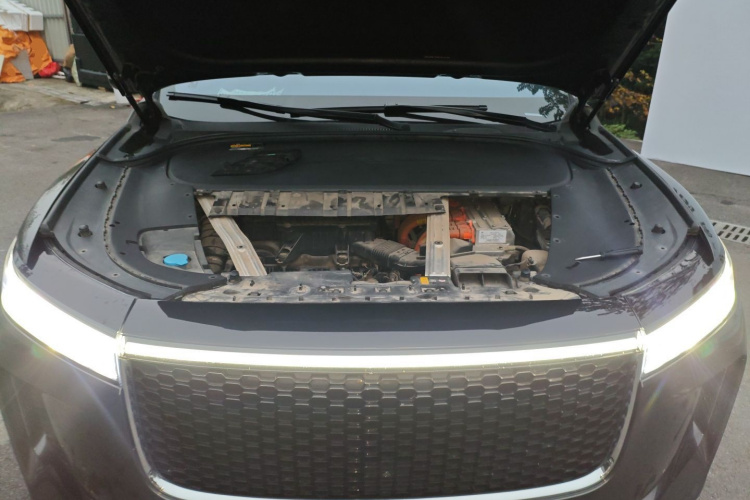 理想汽车 理想ONE 2021款 增程6座版机舱底盘24