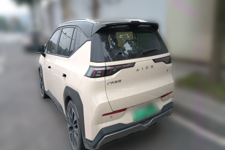埃安 AION Y 2022款 70 科技版 磷酸铁锂车身外观5