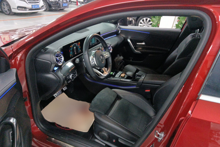 奔驰A级 2019款 改款 A 180 L 运动轿车中控内饰19