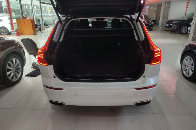沃尔沃XC60 2019款 T5 四驱智远版 国V机舱底盘23