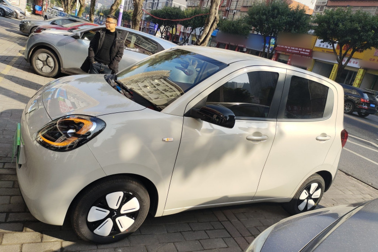 五菱汽车 宏光MINIEV 2025款 四门版 臻享+款车身外观4