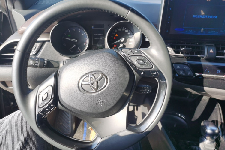 丰田C-HR 2018款 2.0L 旗舰版 国V中控内饰13