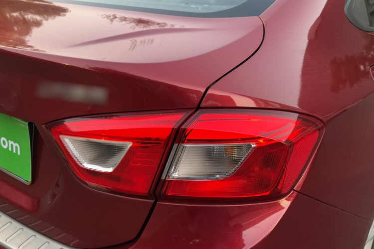 雪佛兰 科鲁兹 2018款 320 自动先锋天窗版车身外观6006