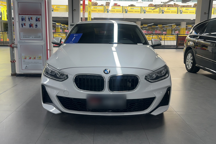 宝马1系 2023款 120i M运动版车身外观6001