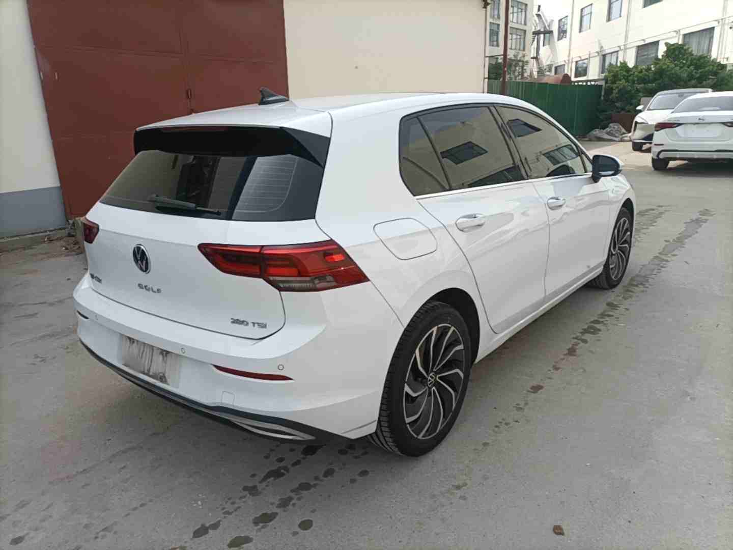 车辆右后45度外观展示