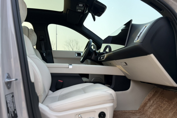 理想汽车 理想L6 2024款 Max中控内饰7002