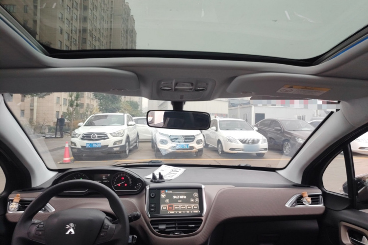 标致2008 2014款 1.6L 自动时尚版局部细节22