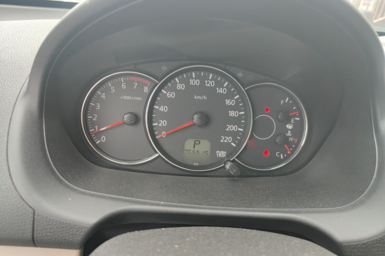 三菱 帕杰罗·劲畅 2013款 3.0L 自动两驱豪华版局部细节14