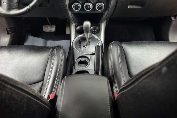 三菱 劲炫ASX 2013款 2.0L CVT两驱精英版中控内饰7007