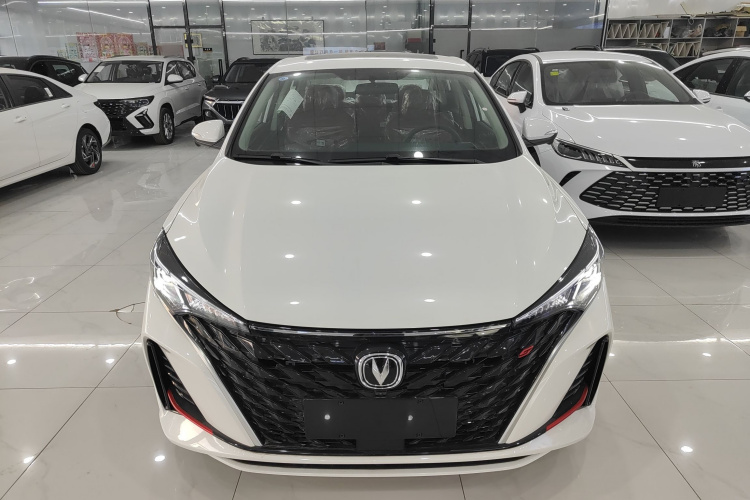 长安 逸动 2025款 PLUS 1.4T 双离合高能版车身外观2