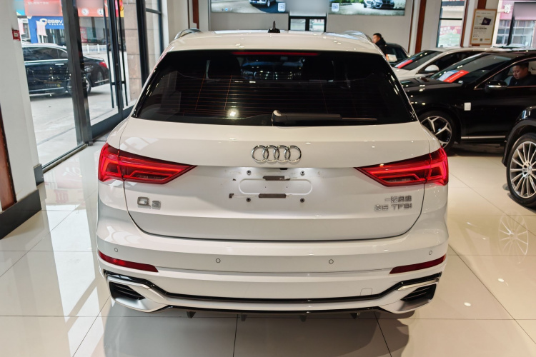 奥迪Q3 2025款 quattro 45周年典藏版 35TFSI 时尚动感型车身外观6004