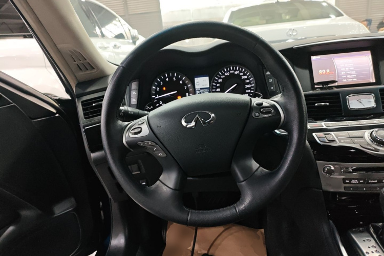 英菲尼迪Q70 2017款 Q70L 2.5L 精英版中控内饰13