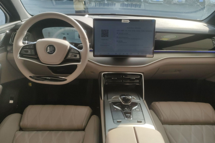 比亚迪 唐新能源 2025款 DM-i 115KM 旗舰型中控内饰7002
