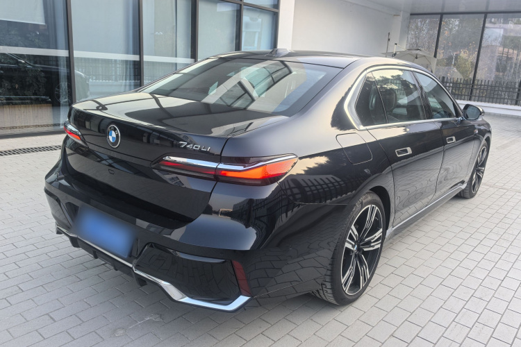 宝马7系 2023款 740Li 领先型 M运动套装车身外观6007