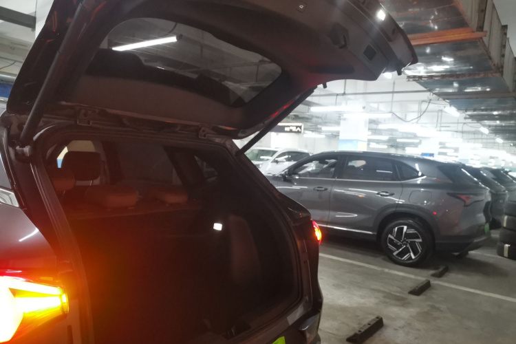 五菱汽车 五菱星光S 2024款 130km 旗舰型机舱底盘23