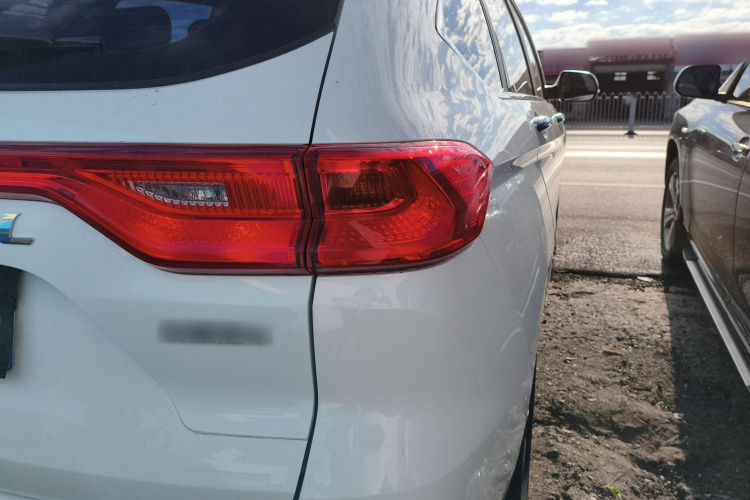 哈弗M6 2023款 PLUS 1.5T 手动精英智联型车身外观9