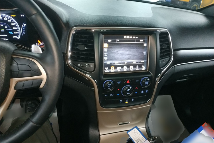 Jeep 大切诺基(进口) 2014款 3.6L 精英导航版中控内饰12