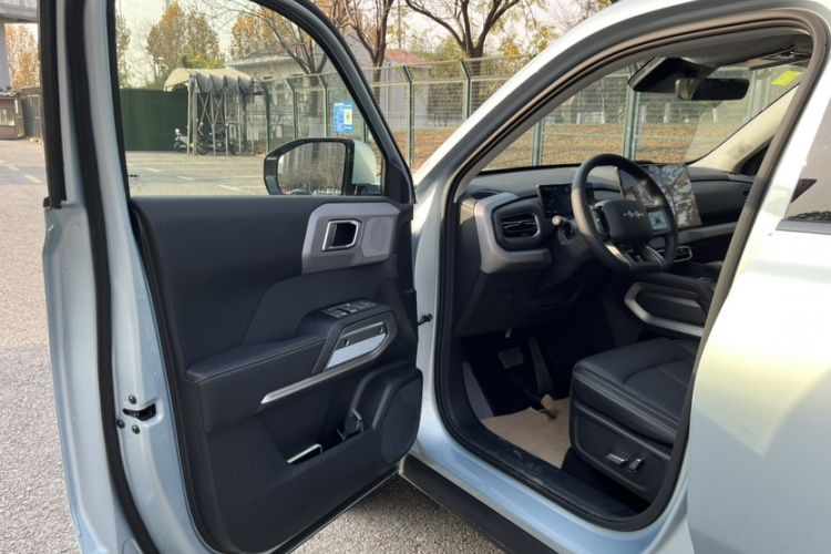 方程豹 钛3 2025款 501KM 后驱智驾Max版中控内饰7003