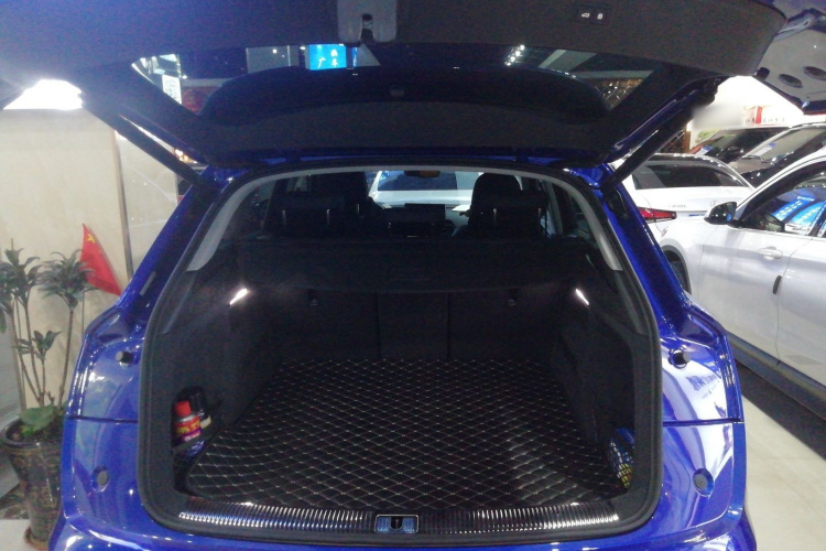 奥迪Q5L 2021款 45 TFSI 豪华动感型机舱底盘23