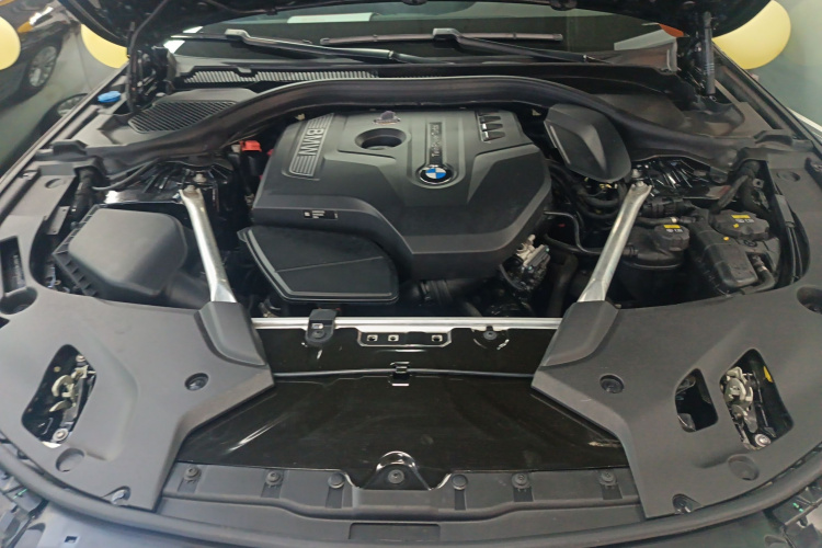 宝马5系 2020款 525Li 豪华套装机舱底盘24