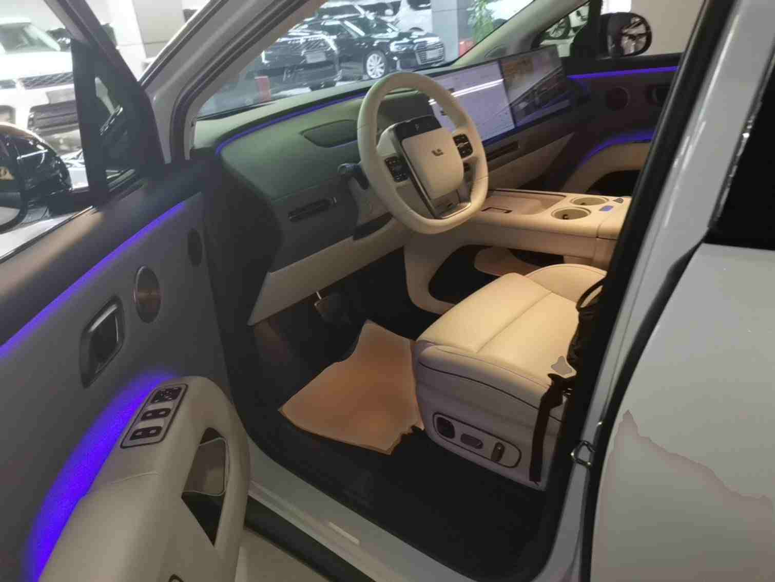 车辆左侧前座椅展示