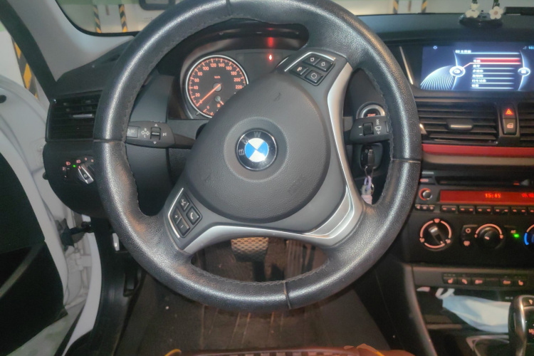 宝马X1 2015款 sDrive18i 时尚晋级版中控内饰13