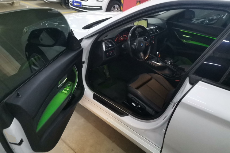 宝马3系GT 2018款 320i 时尚型中控内饰7003